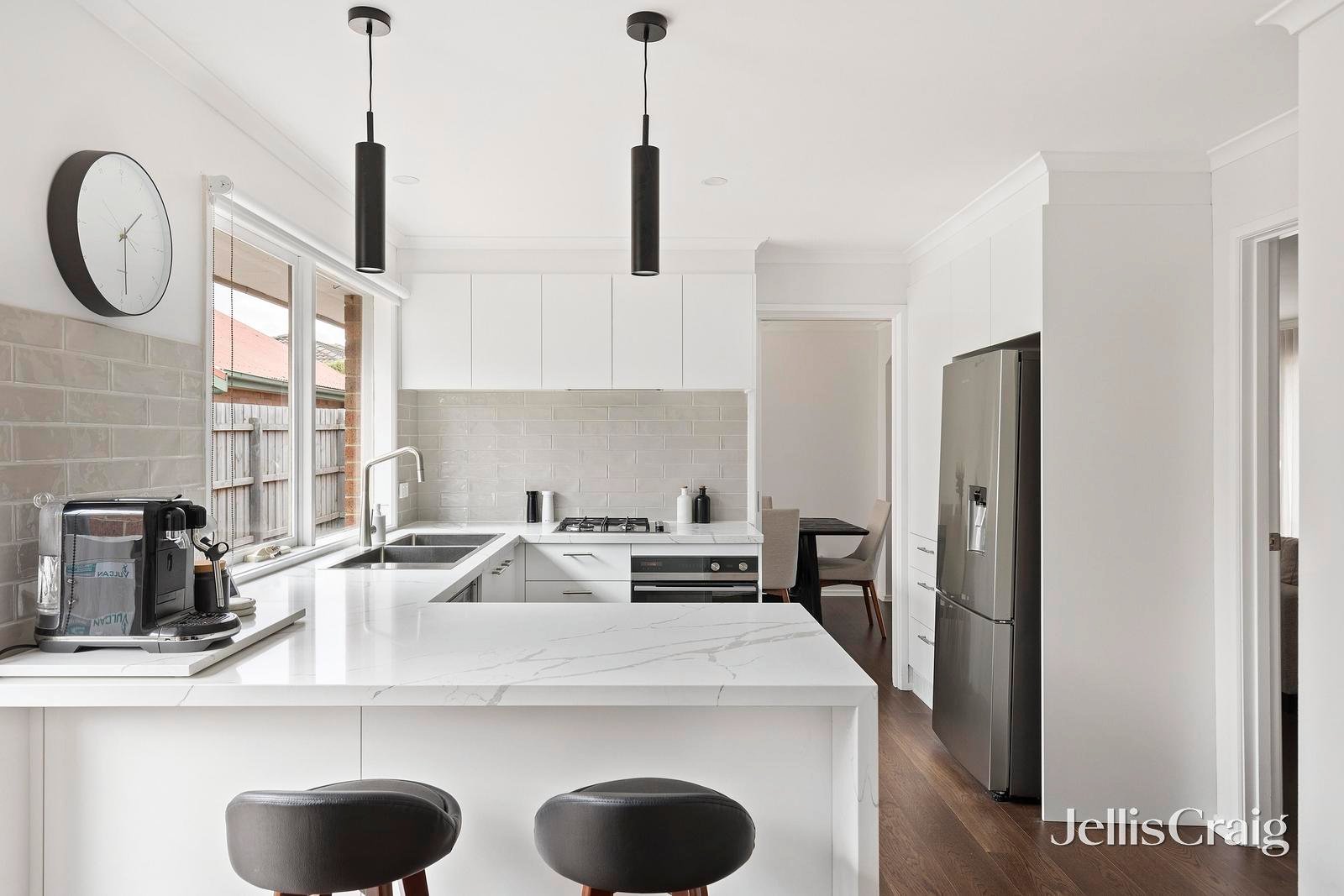 2/1 Sunset Drive, Heathmont image 2