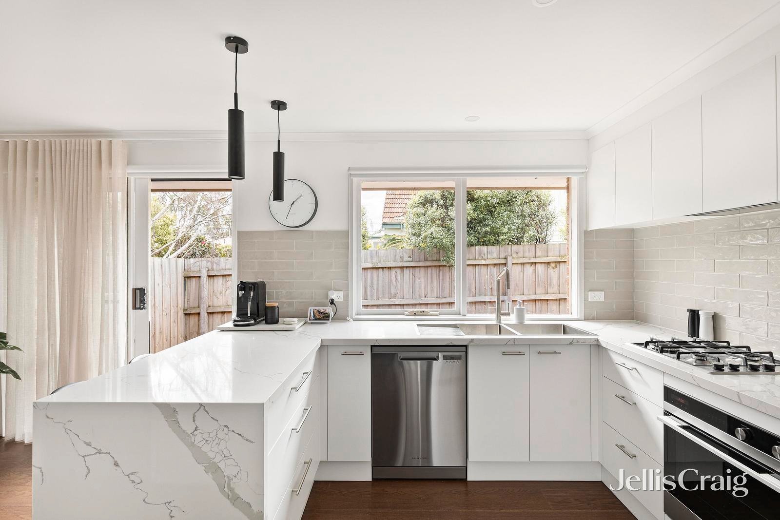 2/1 Sunset Drive, Heathmont image 3