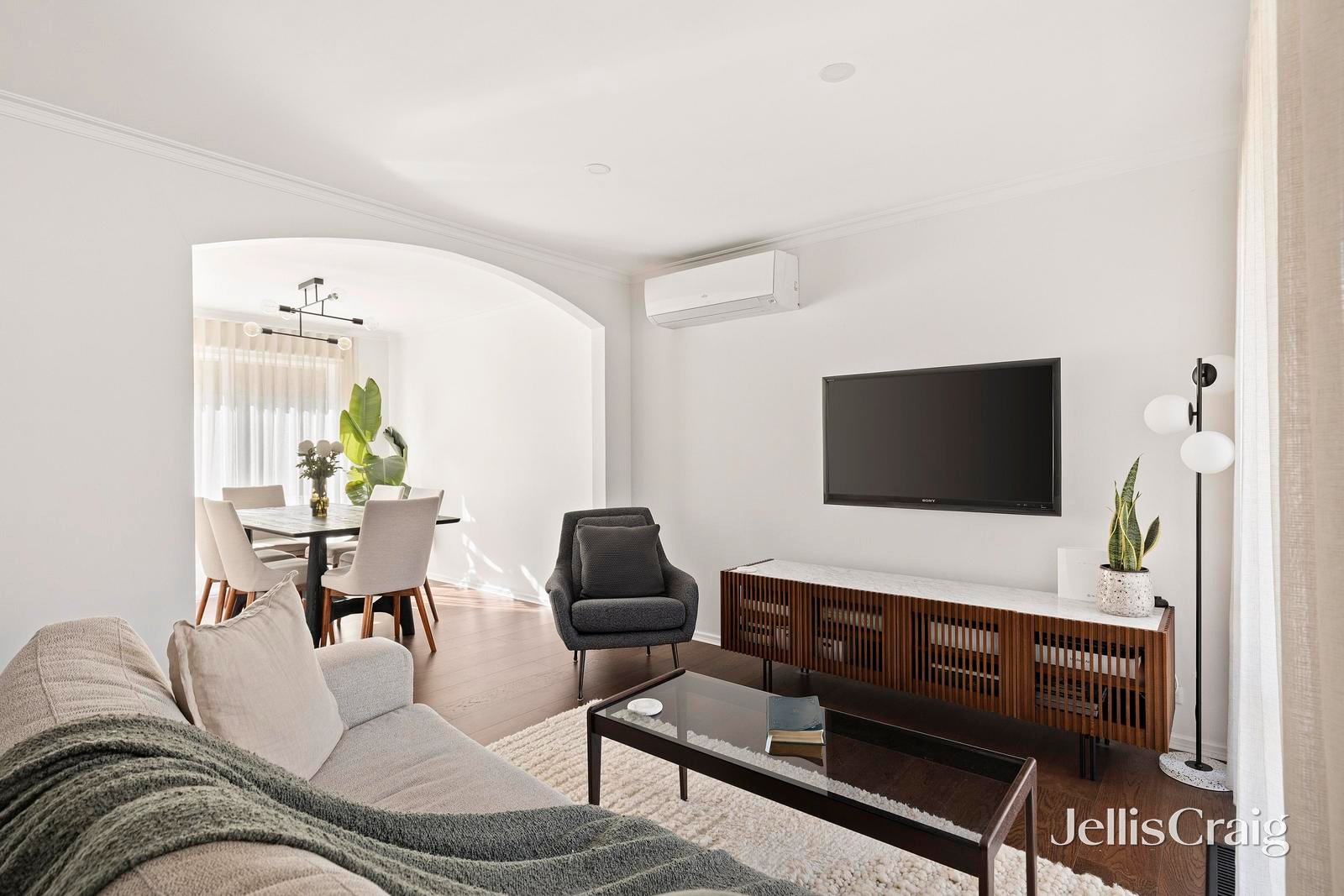 2/1 Sunset Drive, Heathmont image 3