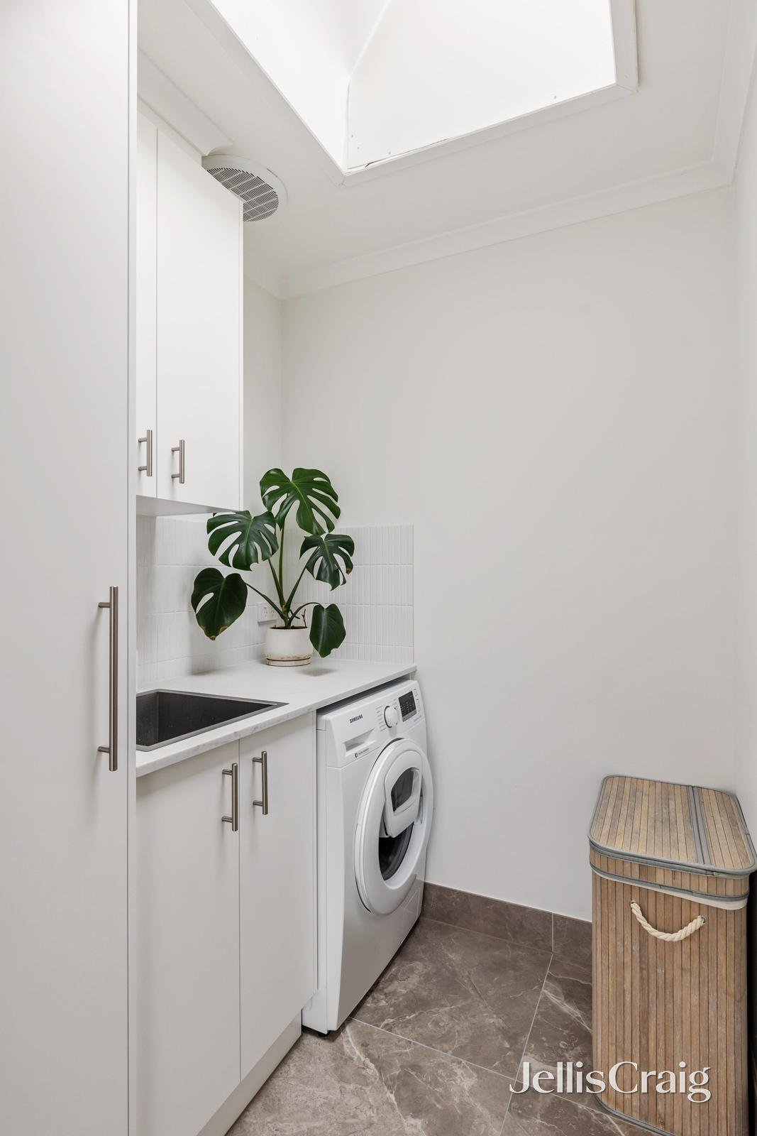 2/1 Sunset Drive, Heathmont image 12