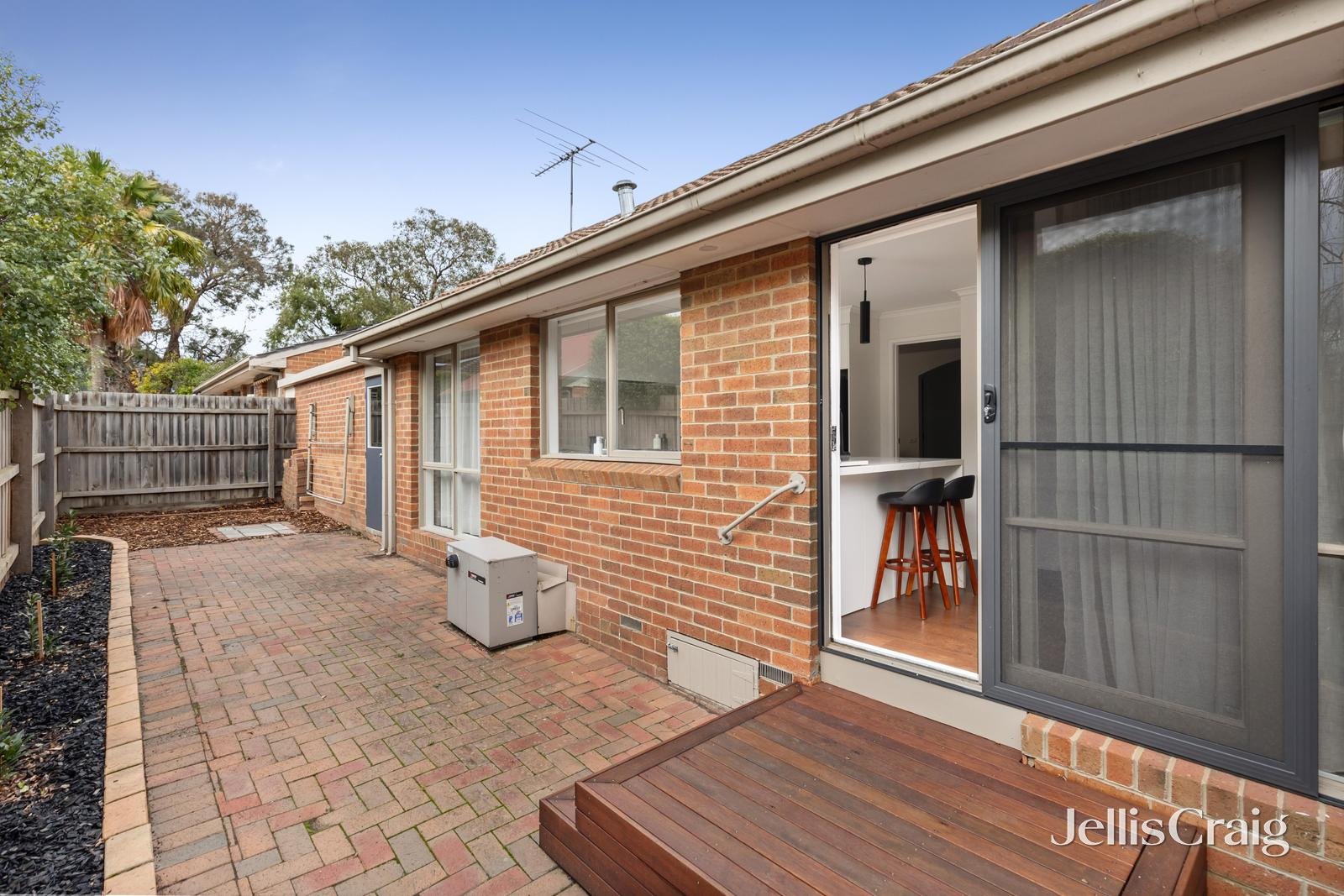 2/1 Sunset Drive, Heathmont image 13