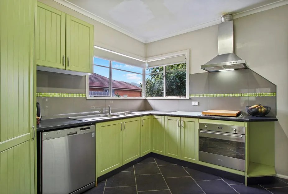21 Swinburne Avenue, Mooroolbark image 2