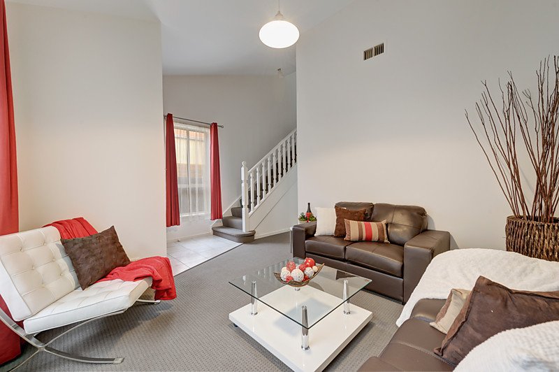 2/1 Tadedor Court, Forest Hill image 1