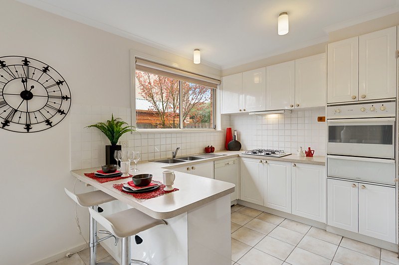 2/1 Tadedor Court, Forest Hill image 2