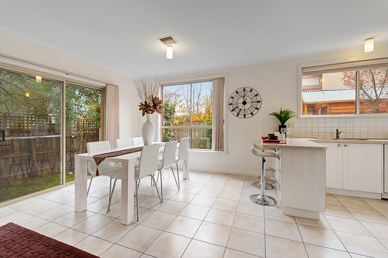 2/1 Tadedor Court, Forest Hill image 4