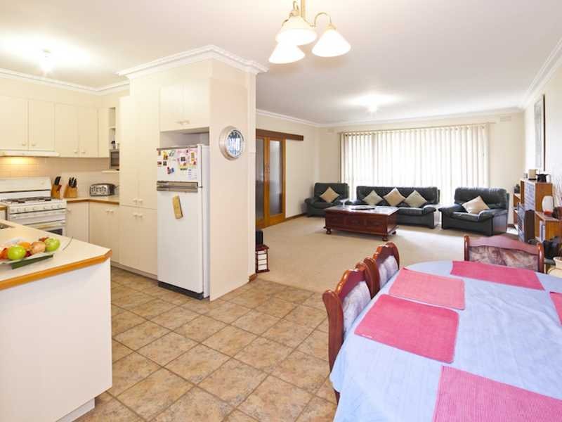 21 Tasman Avenue, Belmont image 2