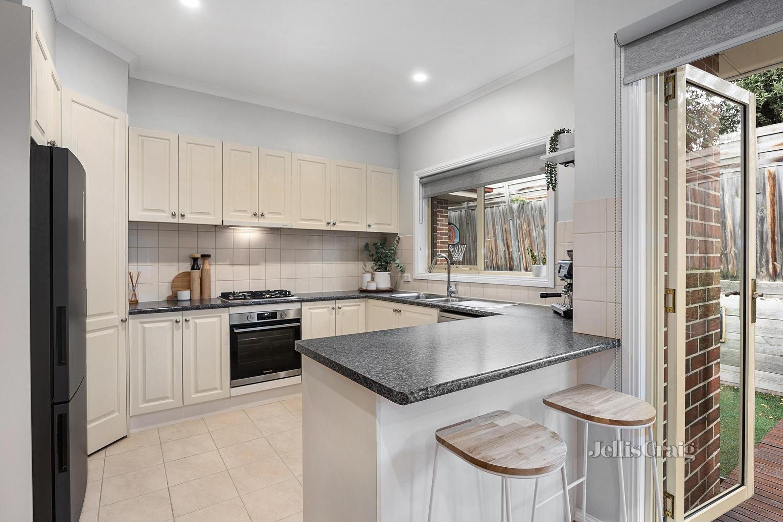 2/1 Tasman Avenue, Nunawading image 4