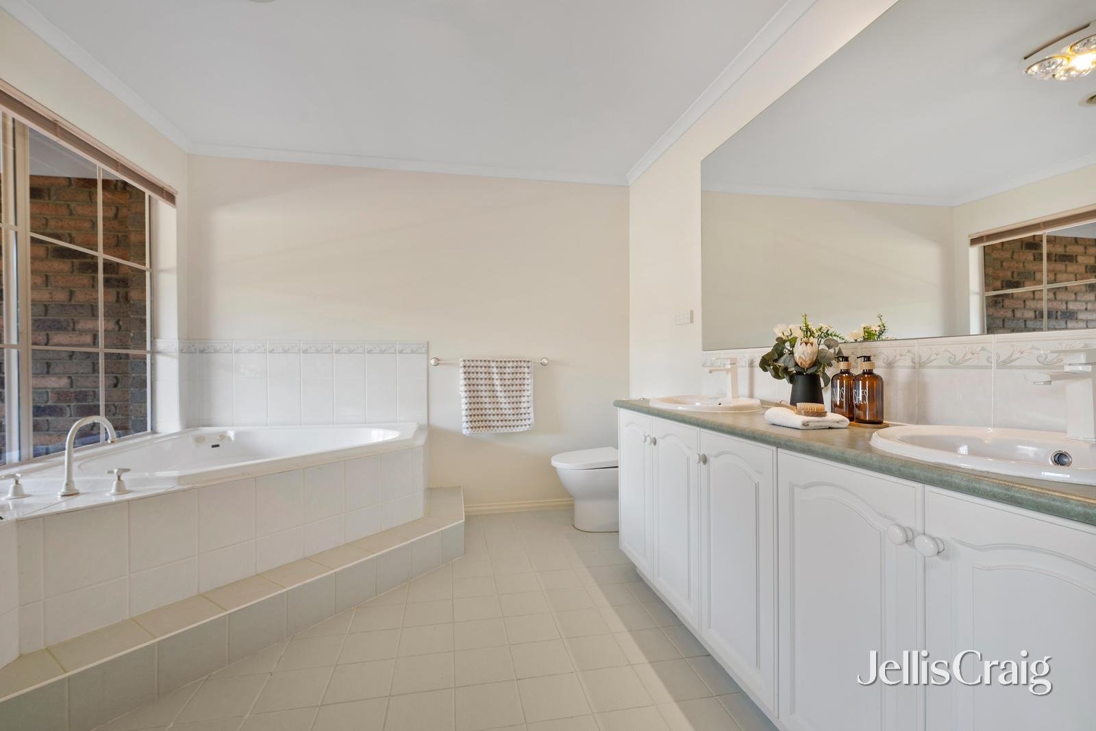 21 The Rise, Glen Waverley image 7