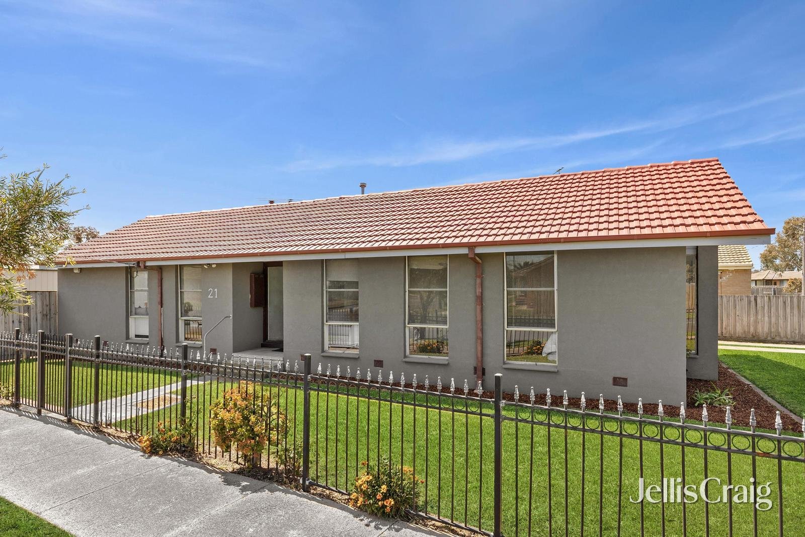 21 Titan Street, Whittington image 1