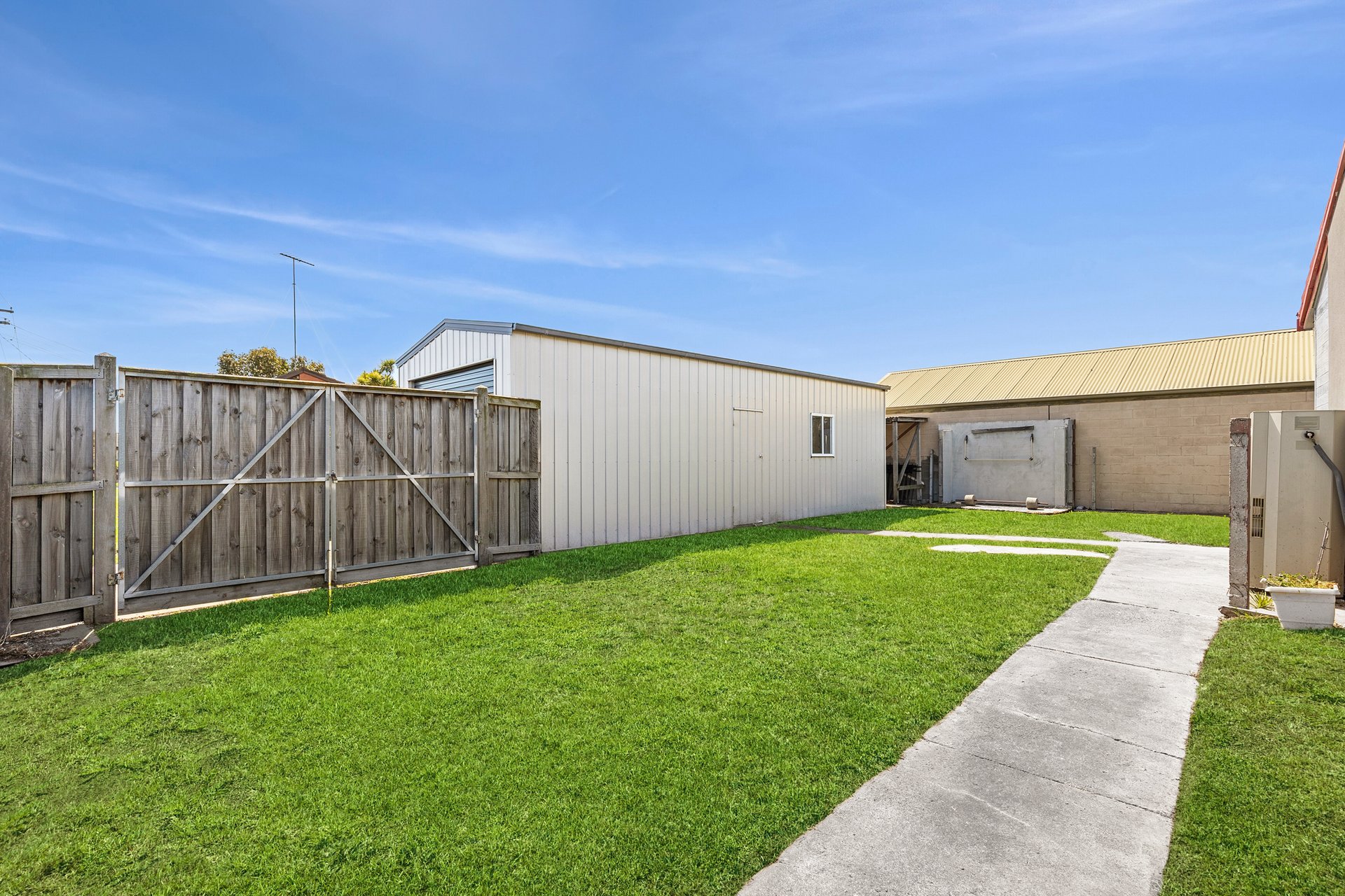 21 Titan Street, Whittington image 11