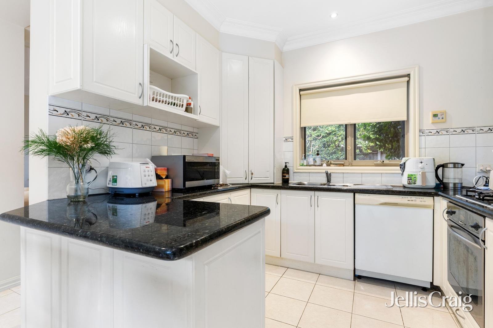 2/1 Vasey Avenue, Mount&nbsp;Waverley image 2