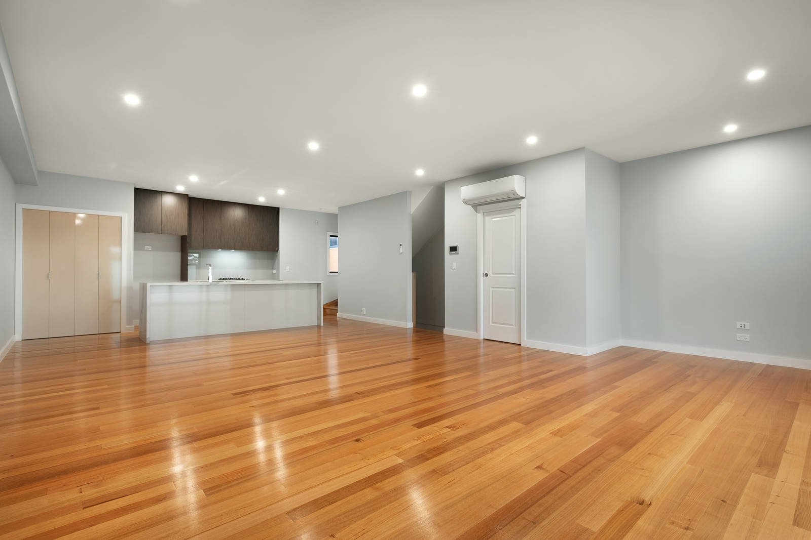 Property Gallery Thumbnail 3