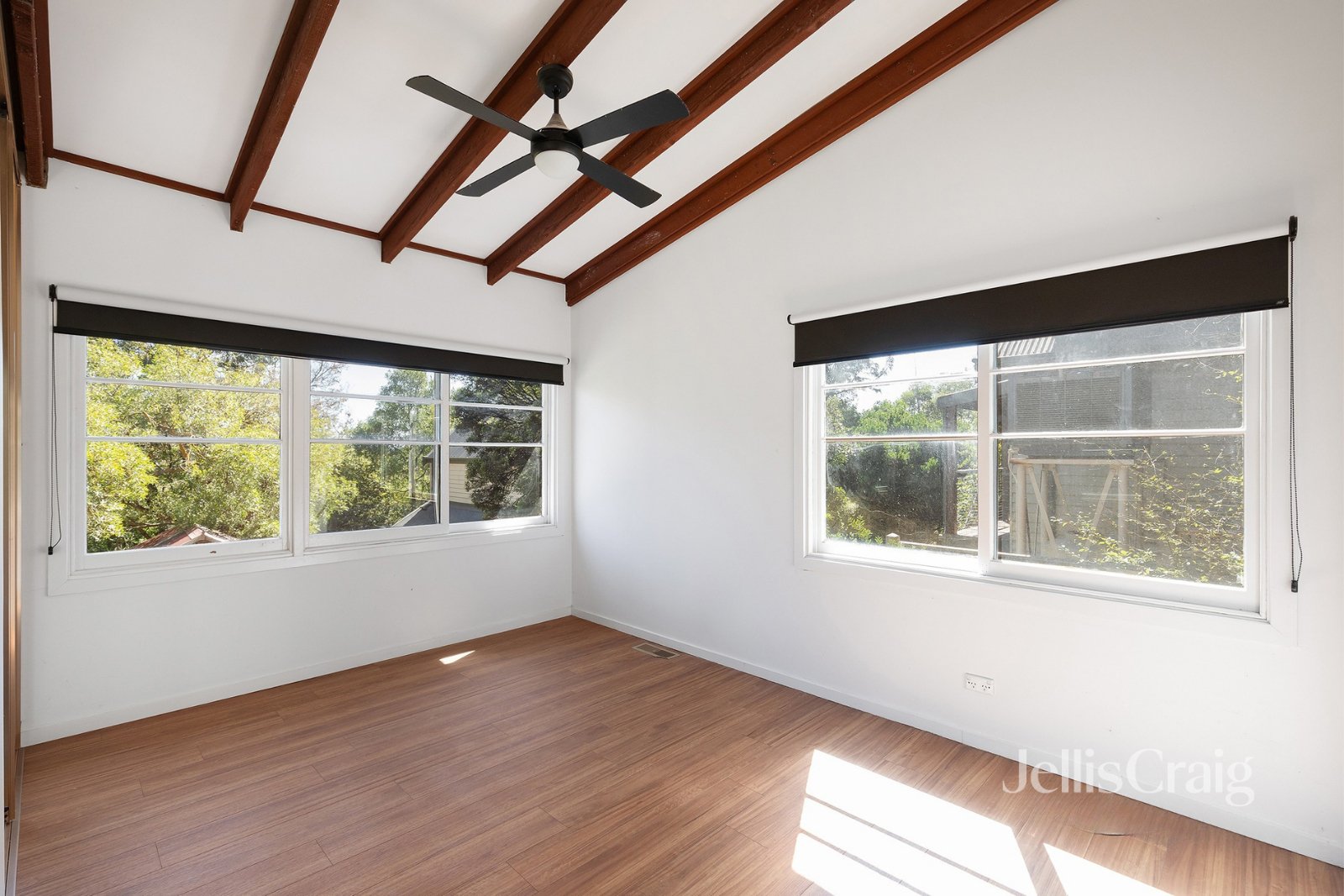 21 View Hill Crescent, Eltham image 9