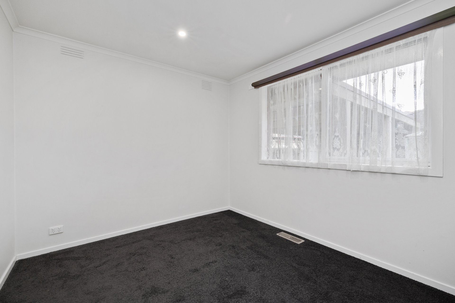 21 Vinter Avenue, Croydon image 5