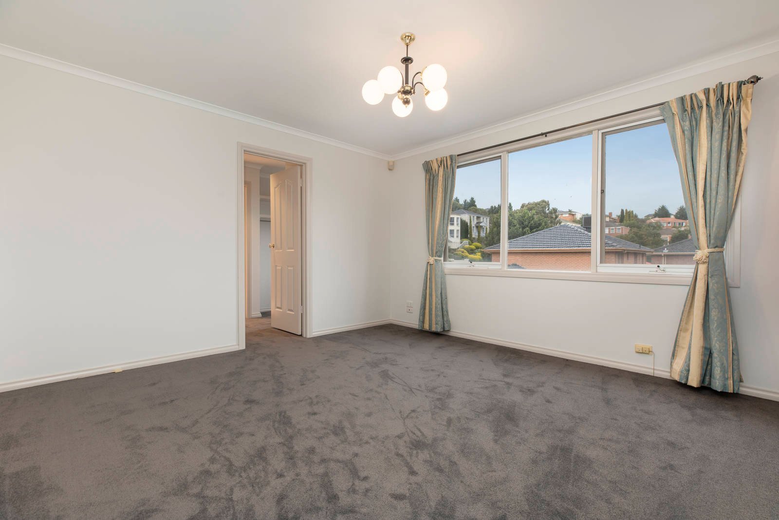 Property Gallery Thumbnail 4