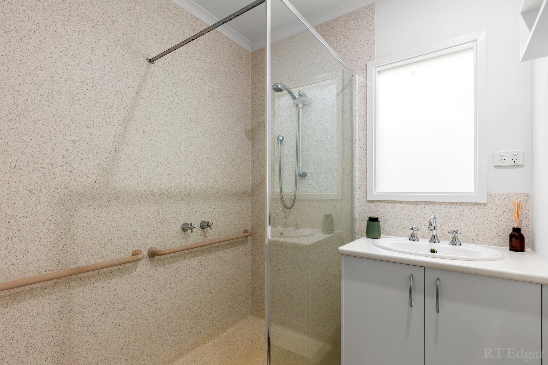 Property Gallery Thumbnail 12