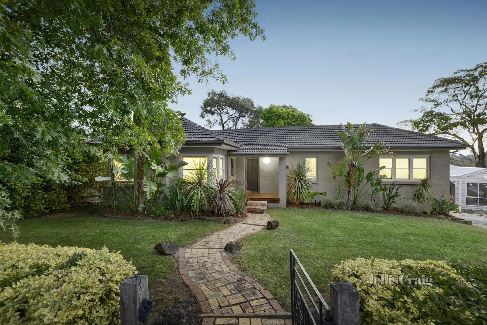 21 Williams Road, Briar Hill image 1