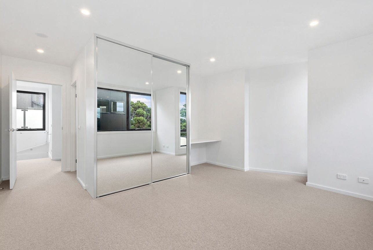 2/1 Winton Street, Burwood image 7