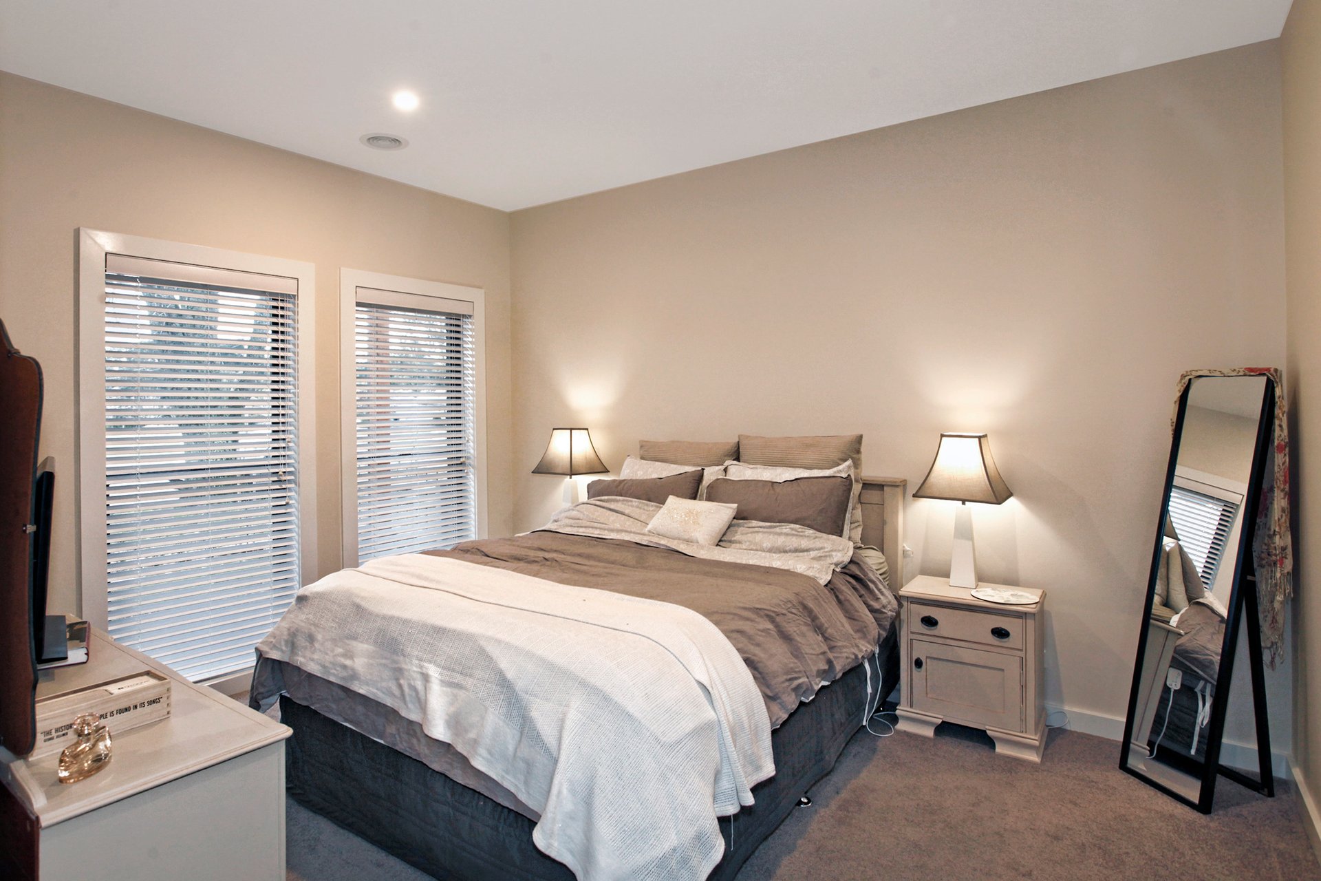 Property Gallery Thumbnail 3