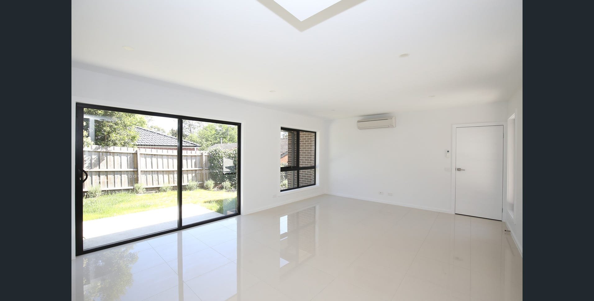 2/1 Woodside Avenue, Ringwood image 2