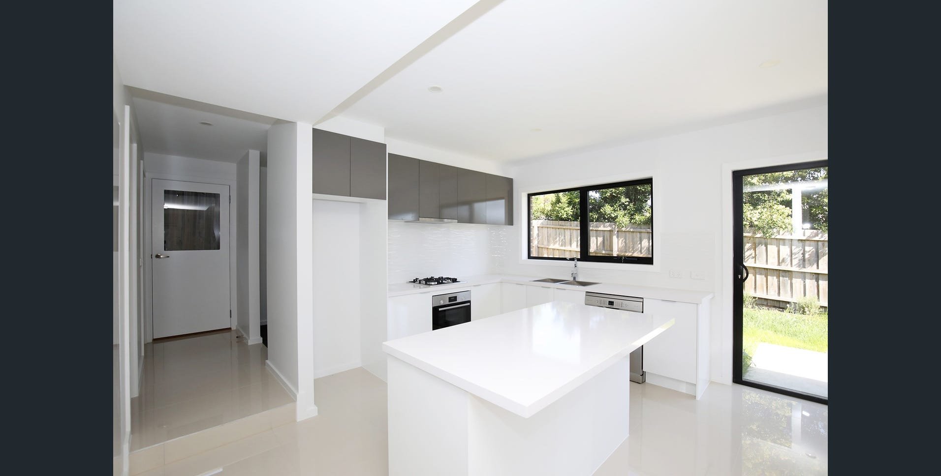 2/1 Woodside Avenue, Ringwood image 3