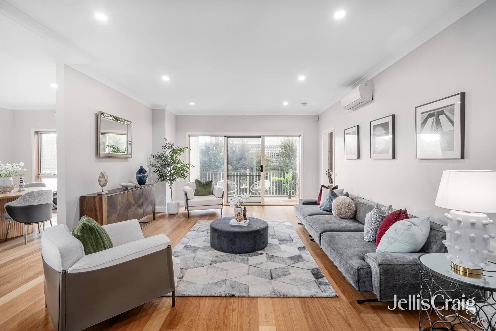 2/1 Woolert Street, Ashwood image 3