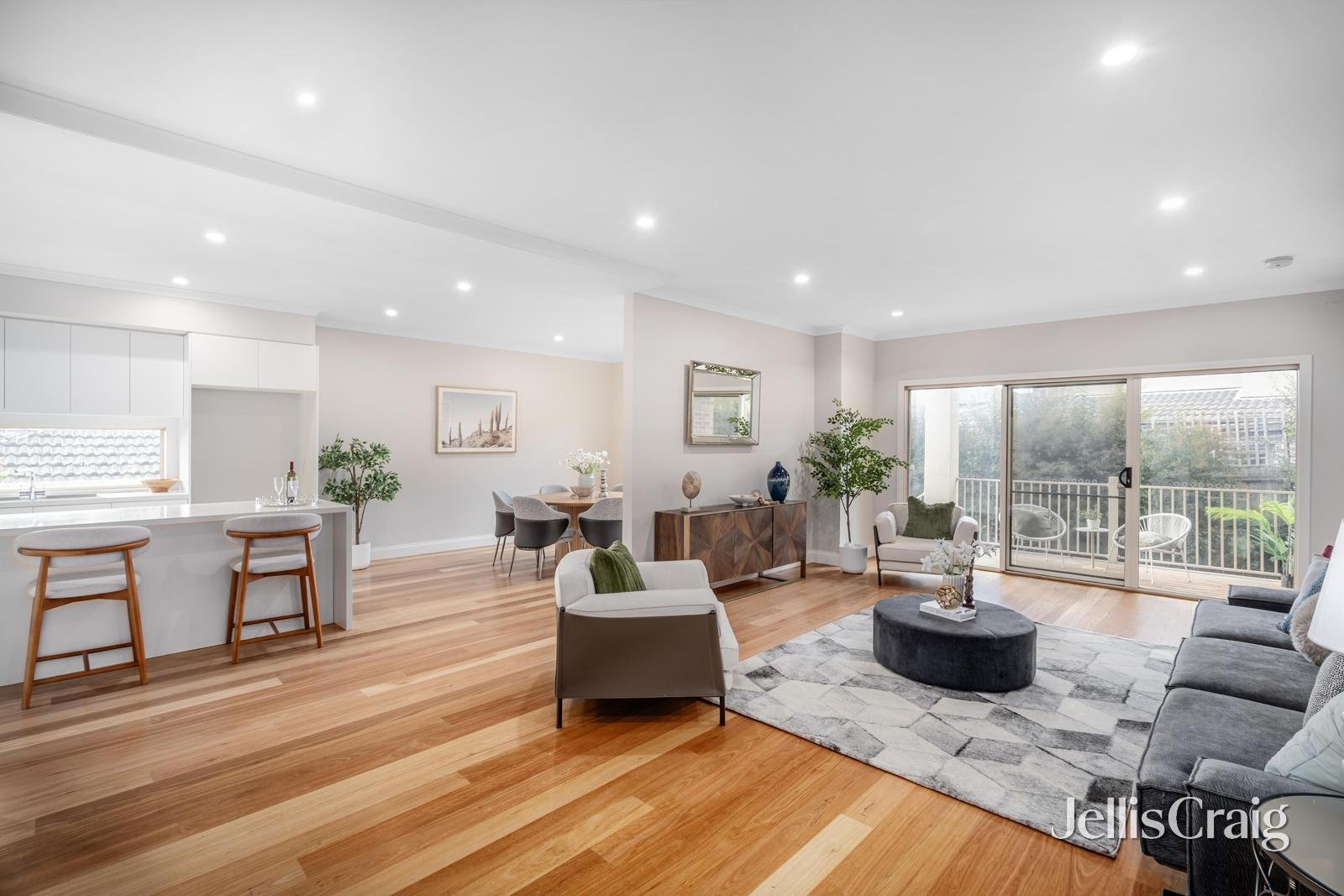2/1 Woolert Street, Ashwood image 4