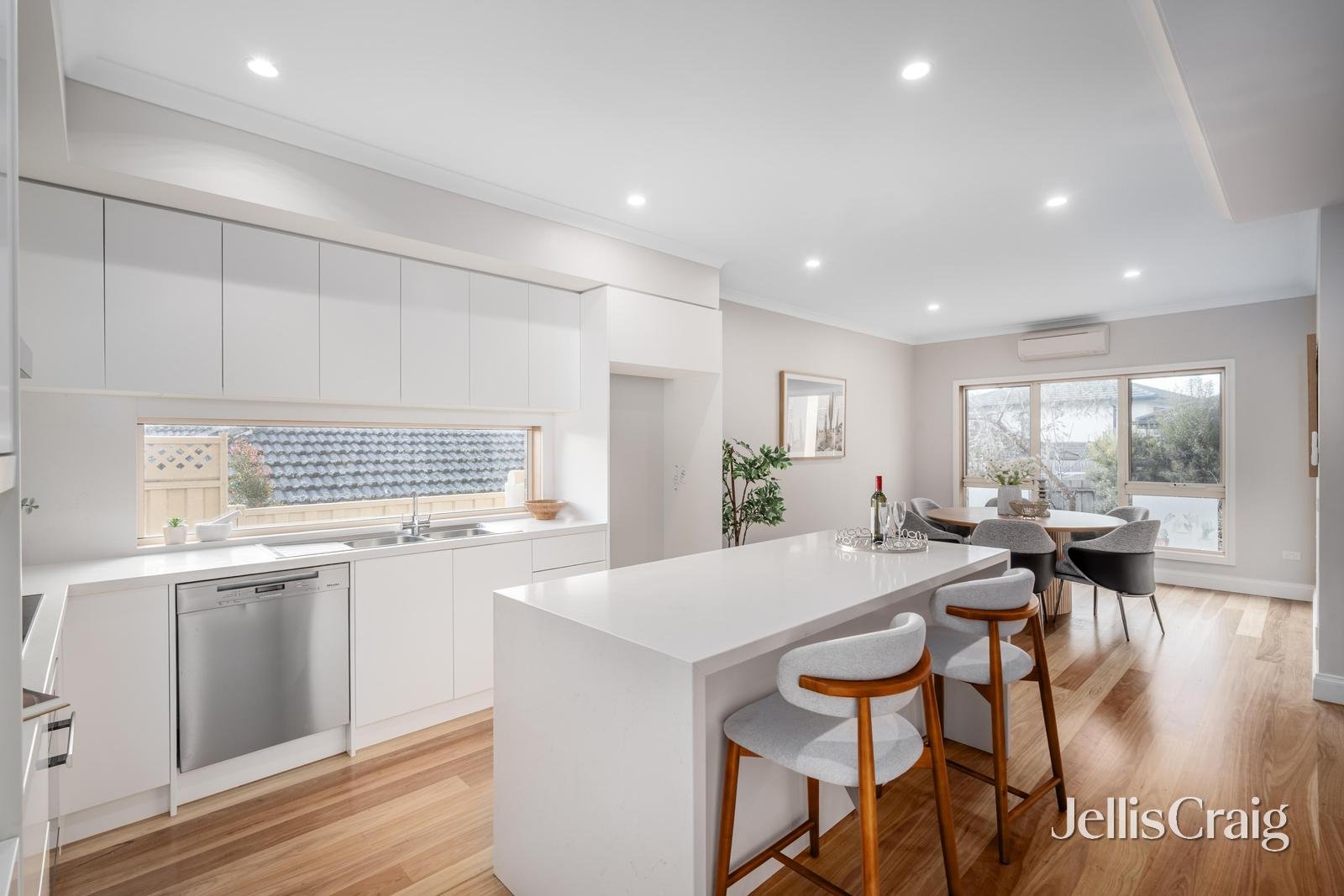 2/1 Woolert Street, Ashwood image 5