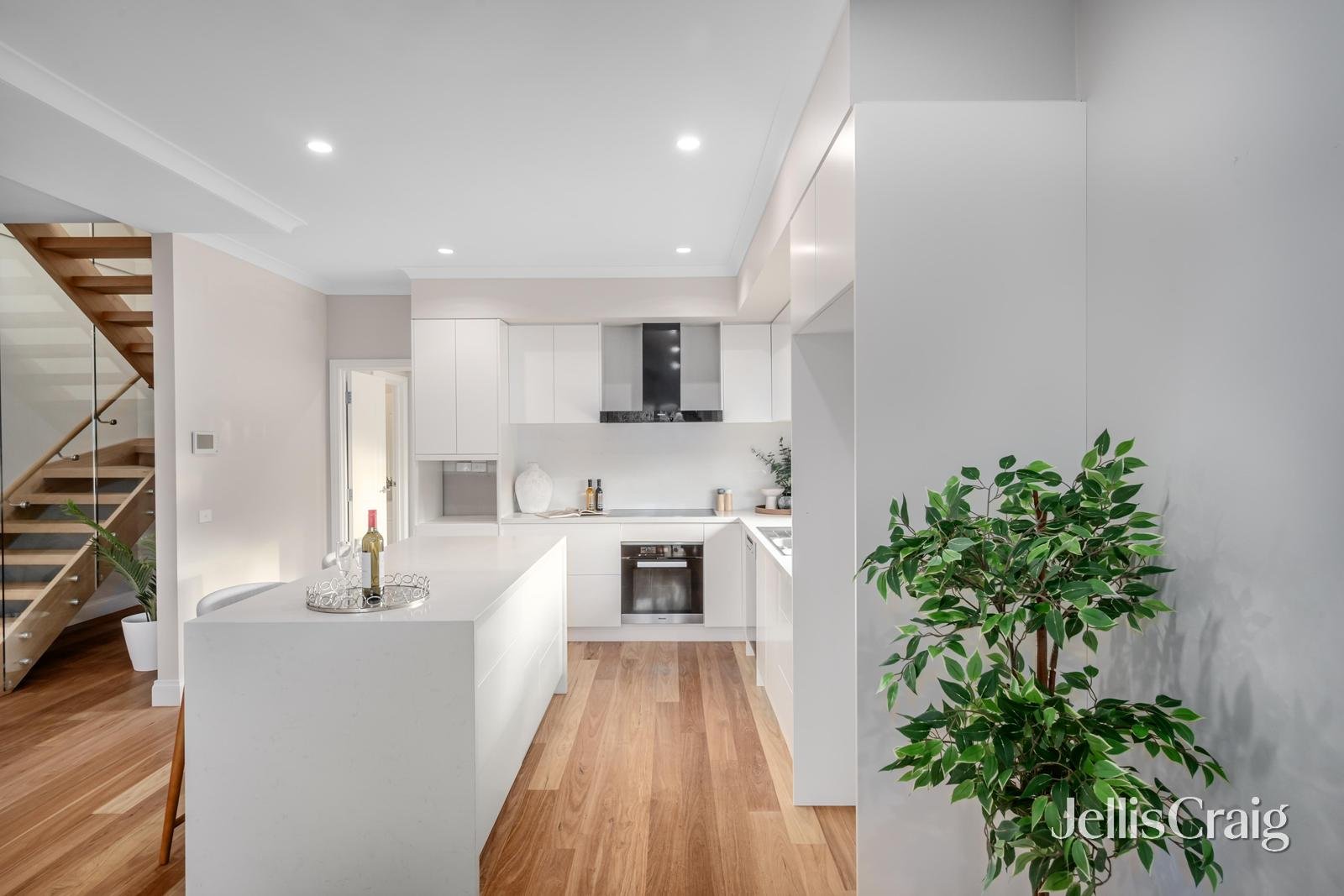 2/1 Woolert Street, Ashwood image 6