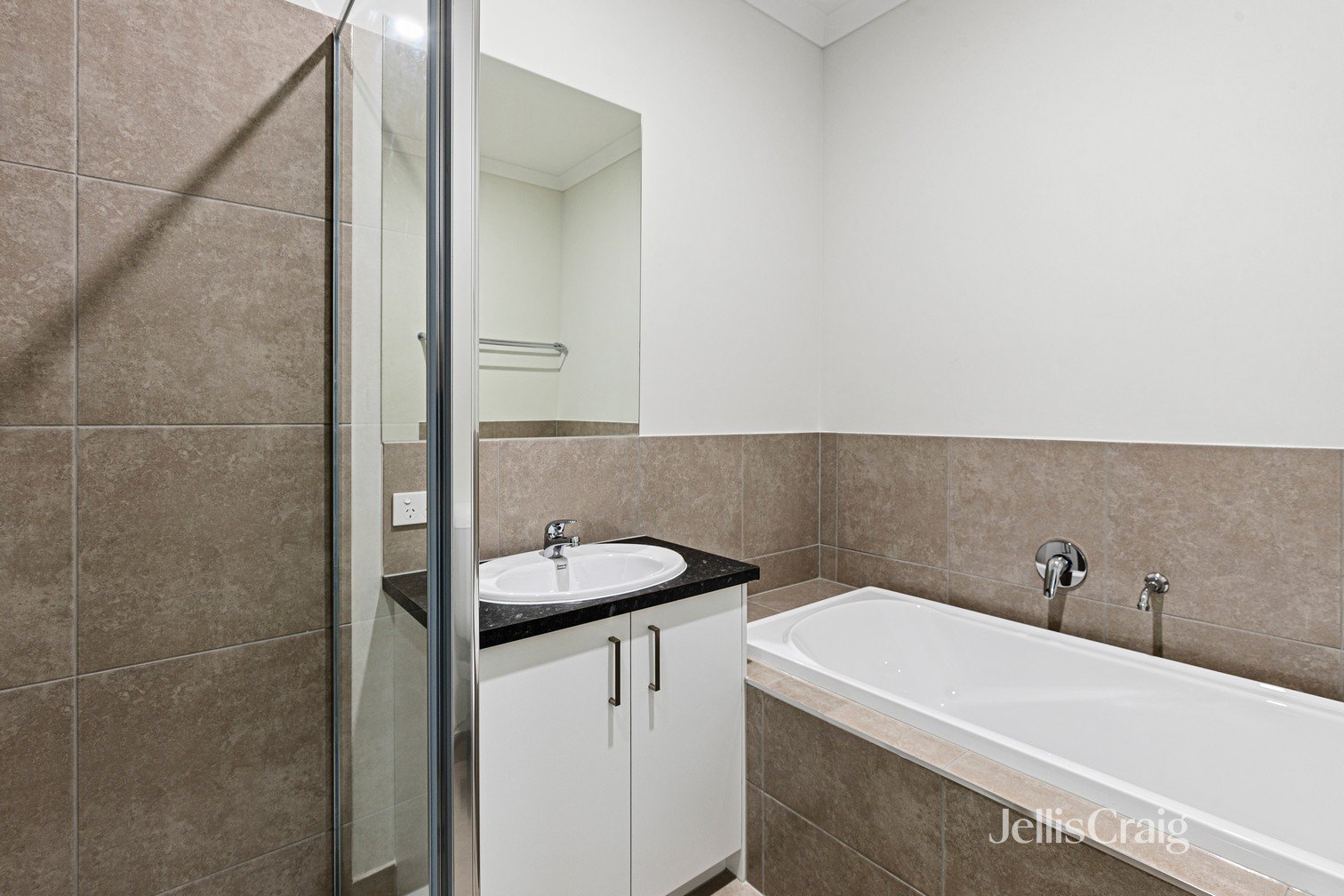 2/1 Wright Street, Laverton image 8