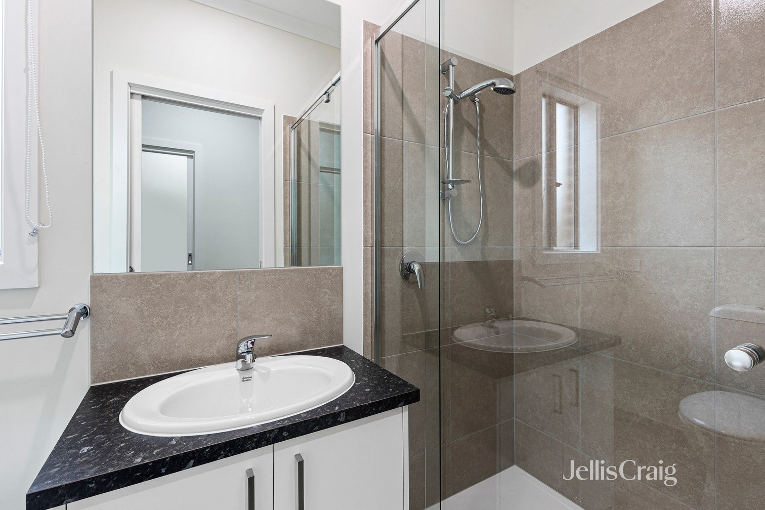 2/1 Wright Street, Laverton image 9