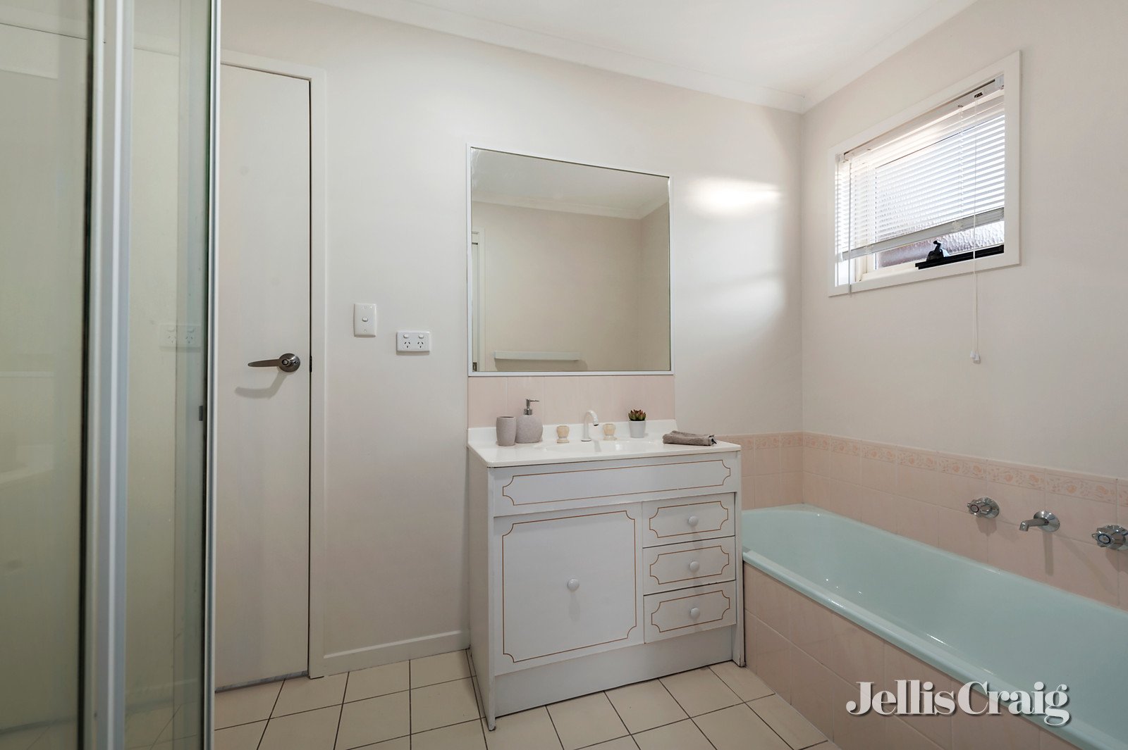 2/1 Wyrunga Street, Ringwood East image 6