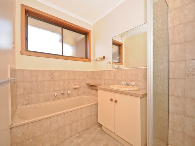 21 WYUNA Walk, Mooroolbark image 3