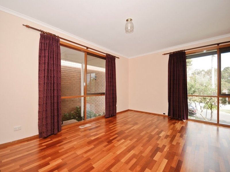 21 WYUNA Walk, Mooroolbark image 4