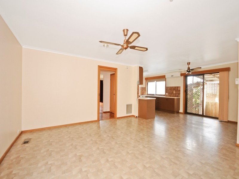 21 WYUNA Walk, Mooroolbark image 5