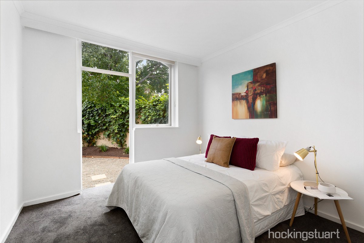 2/10-12 Repton Road, Malvern East image 5