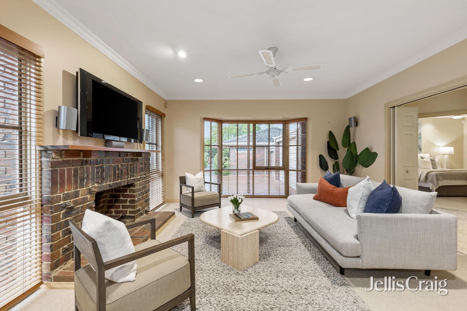 2/10 Athelstan Road, Camberwell image 2