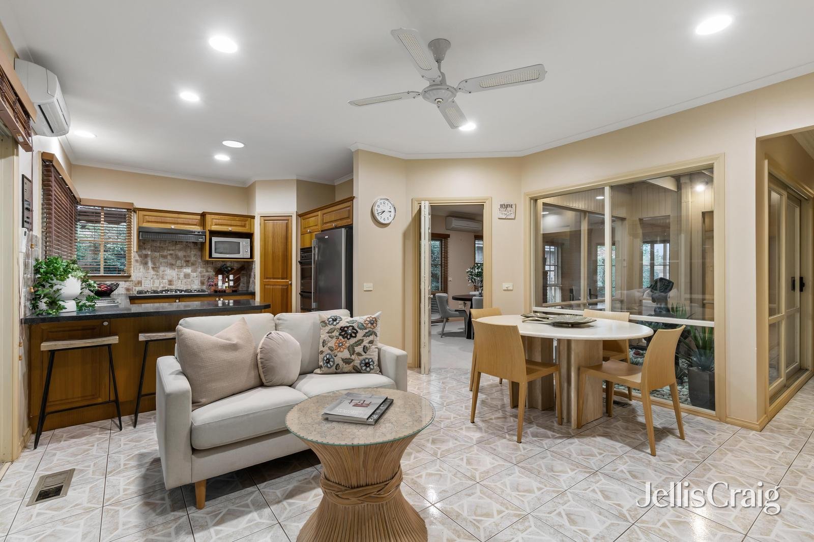 2/10 Athelstan Road, Camberwell image 4