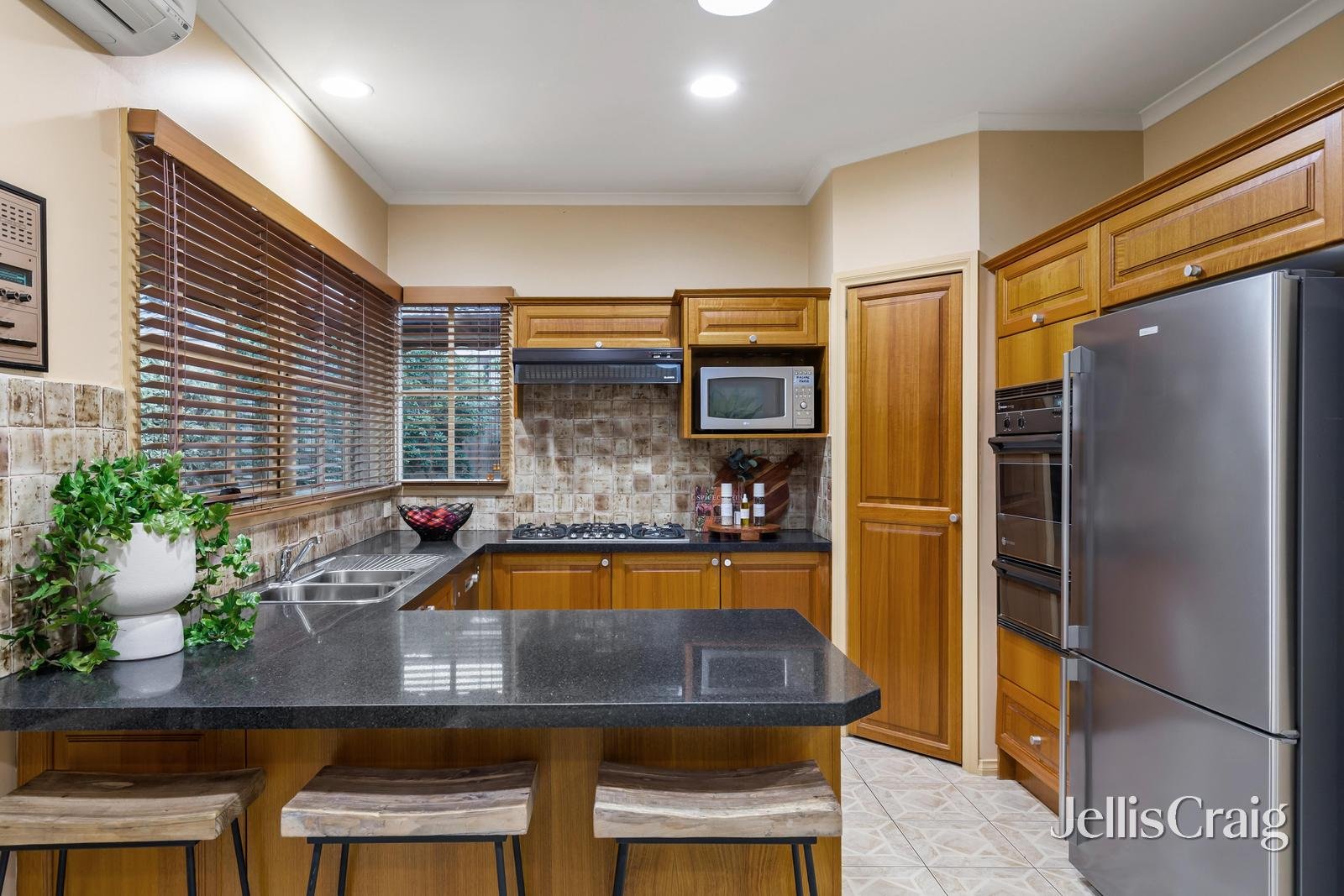 2/10 Athelstan Road, Camberwell image 5