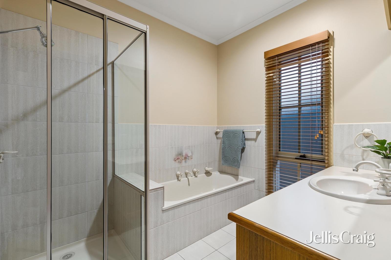 2/10 Athelstan Road, Camberwell image 7