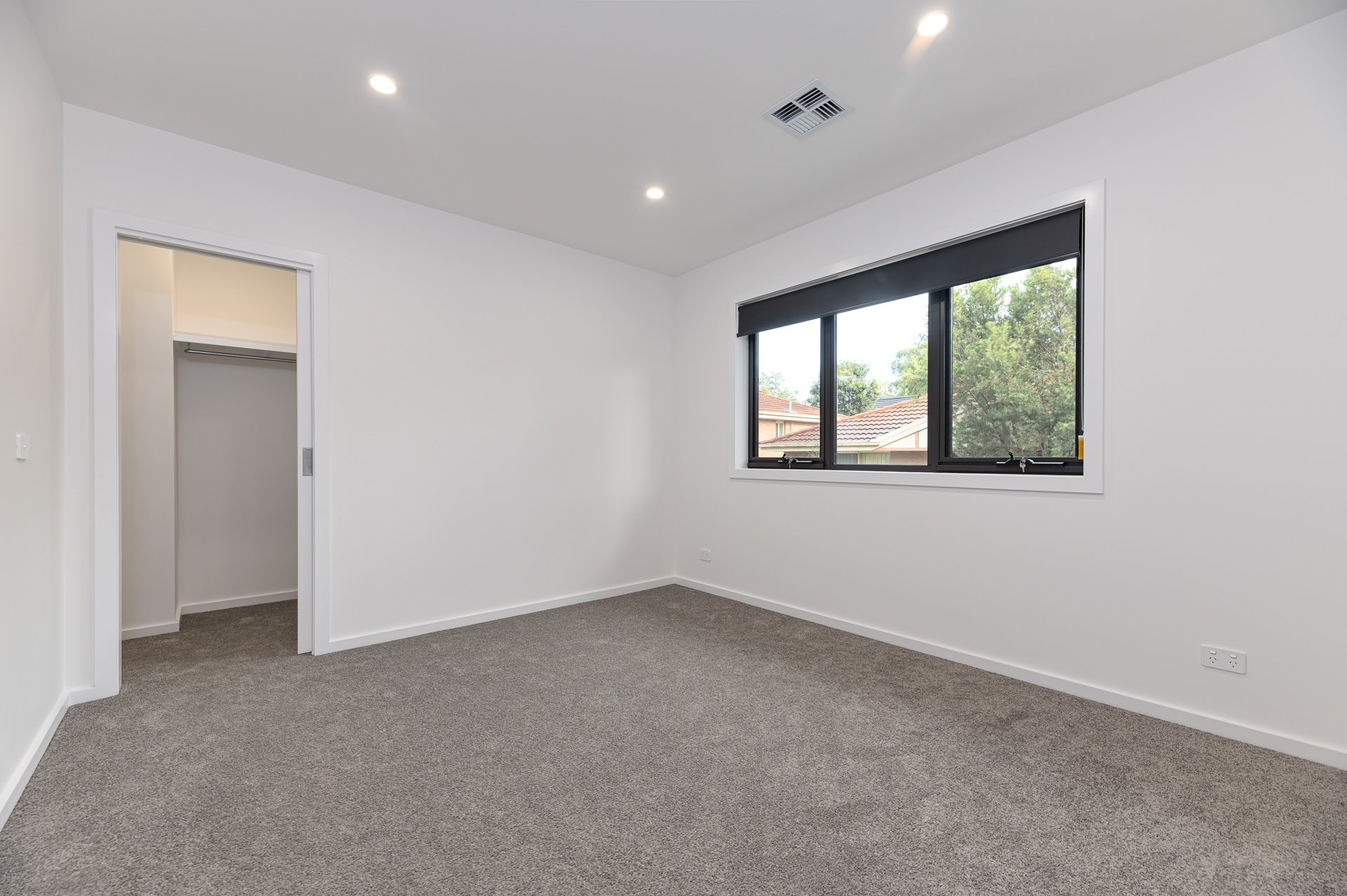 2/10 Beaufort Road, Croydon image 6