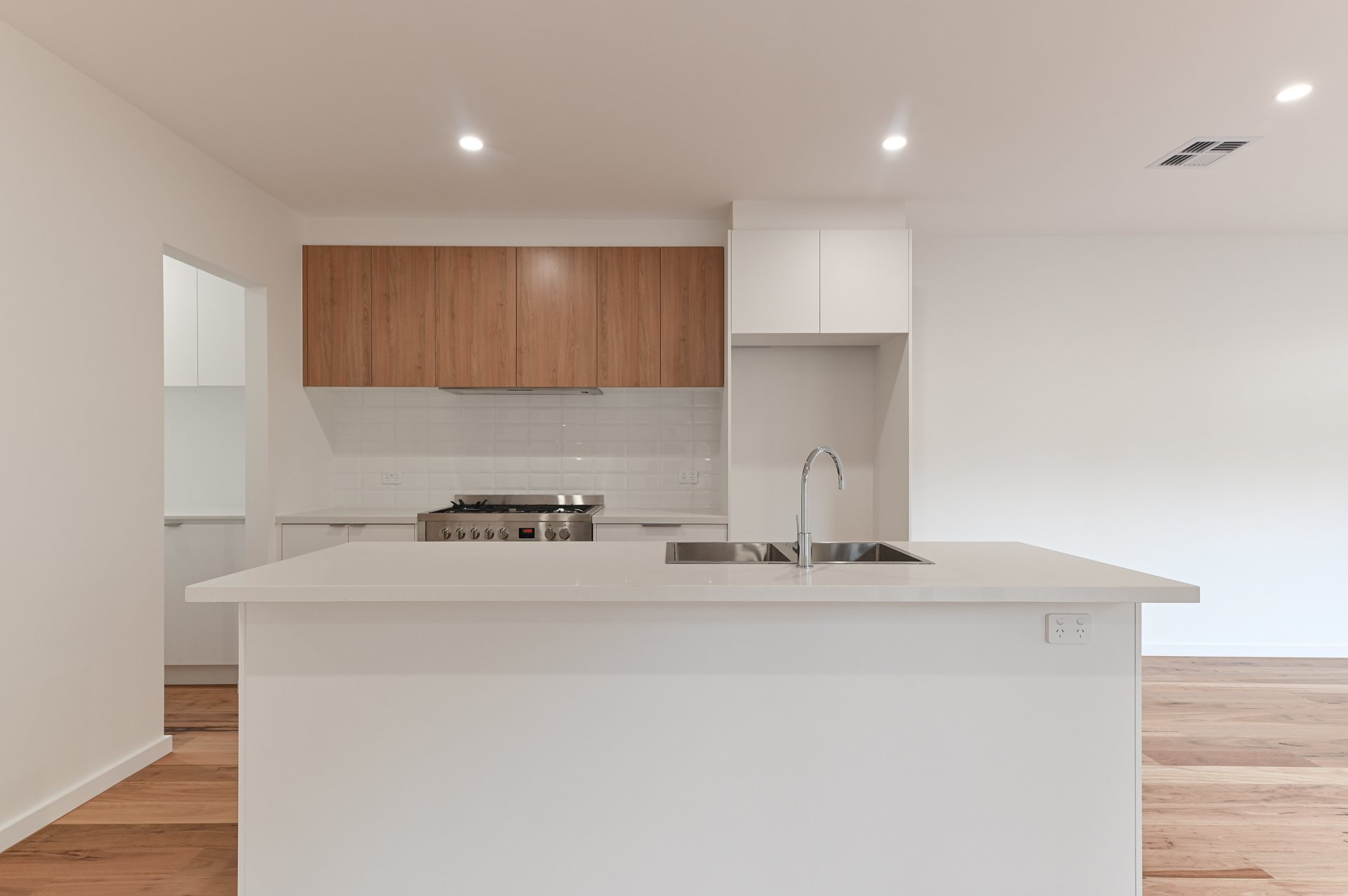 2/10 Beaufort Road, Croydon image 3
