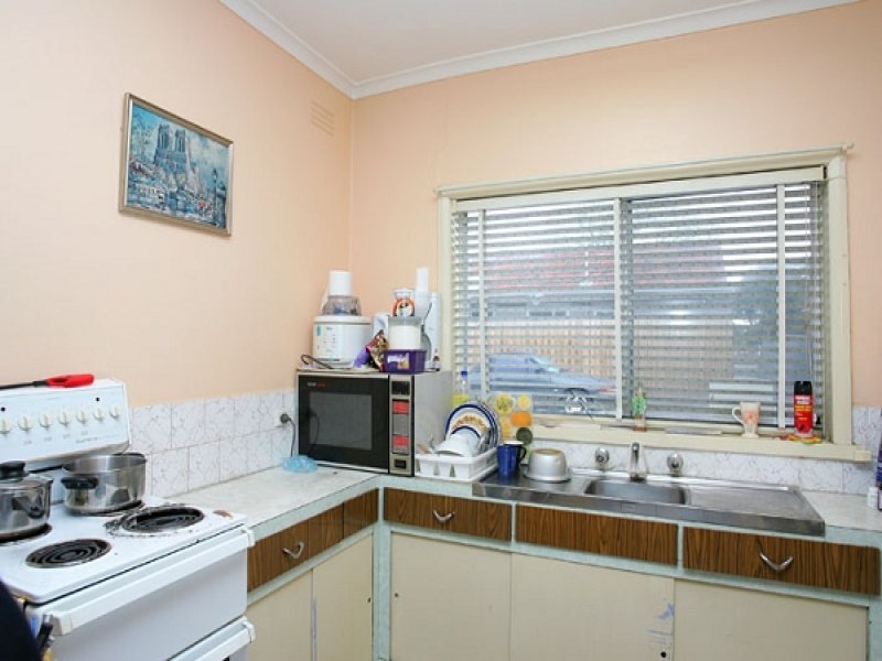 2/10 Blenheim Road, Newport image 2