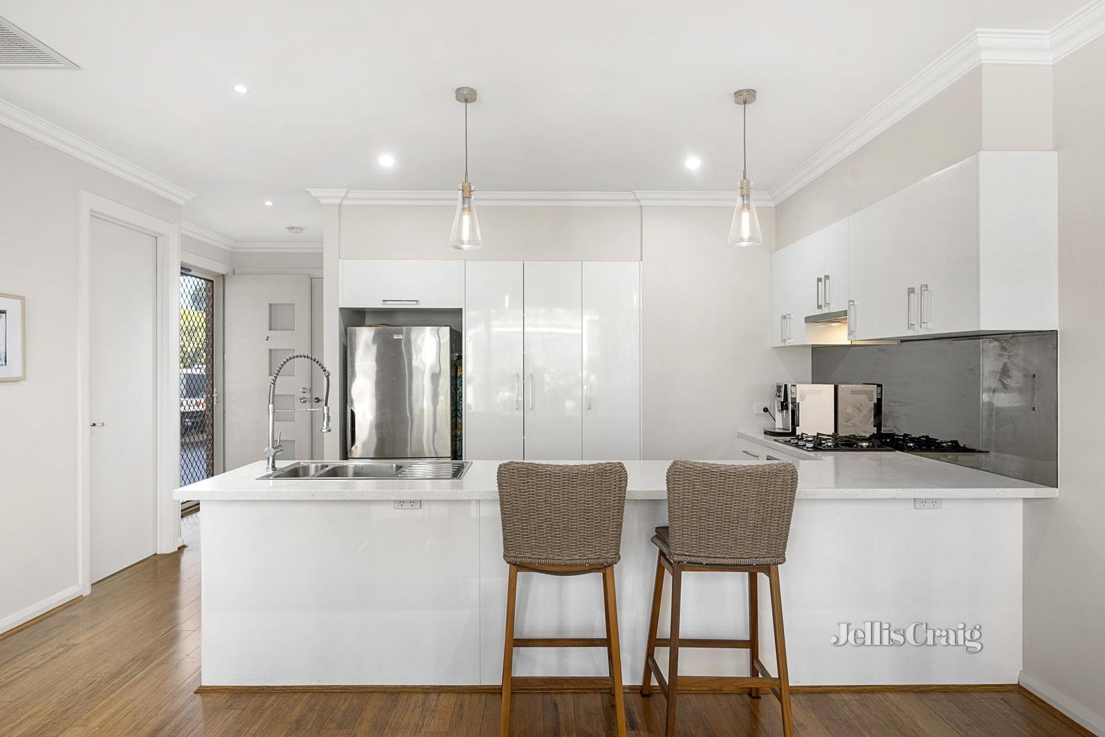 2/10 Brady Road, Bentleigh East image 4