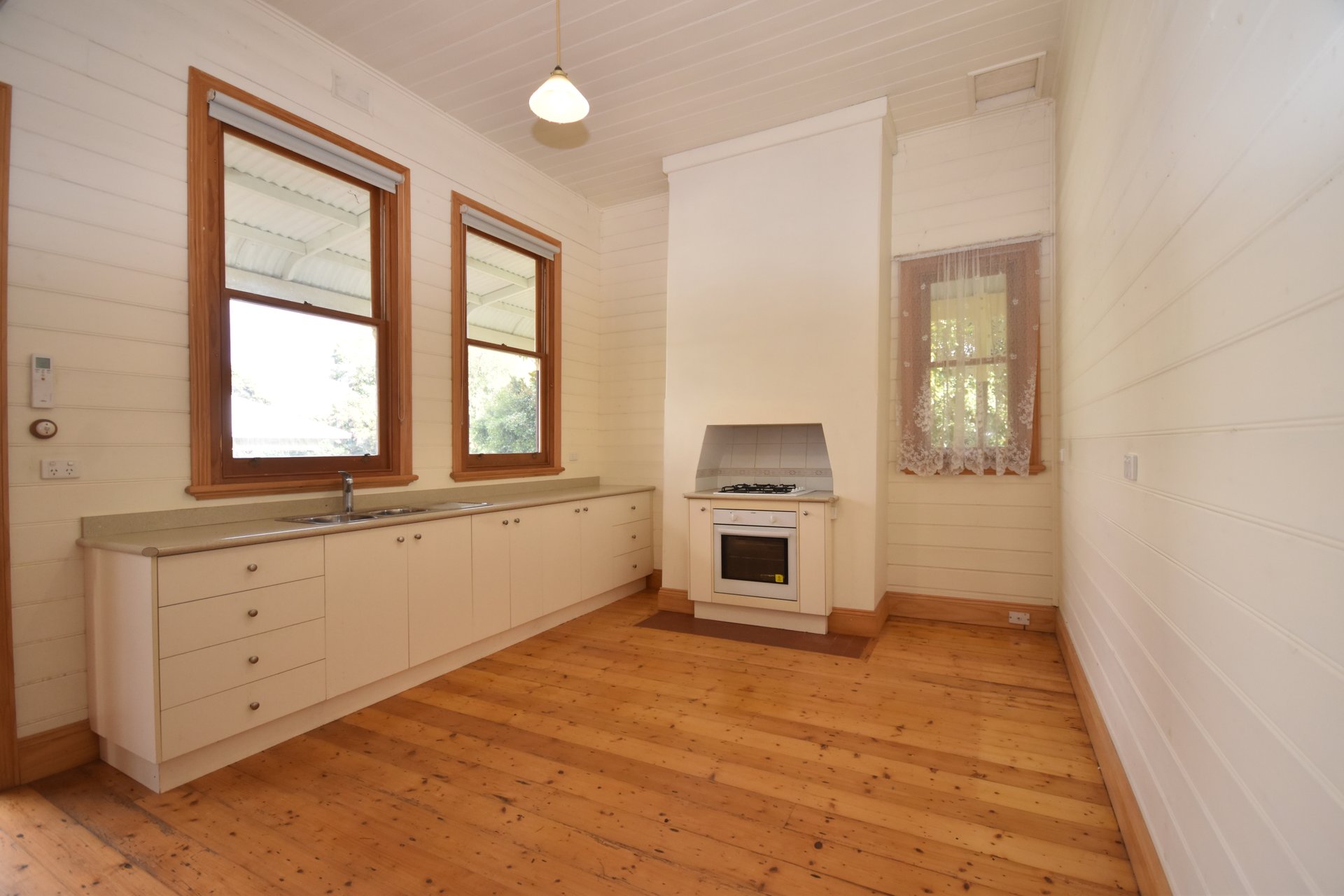 210 Cambridge Road, Kilsyth image 3