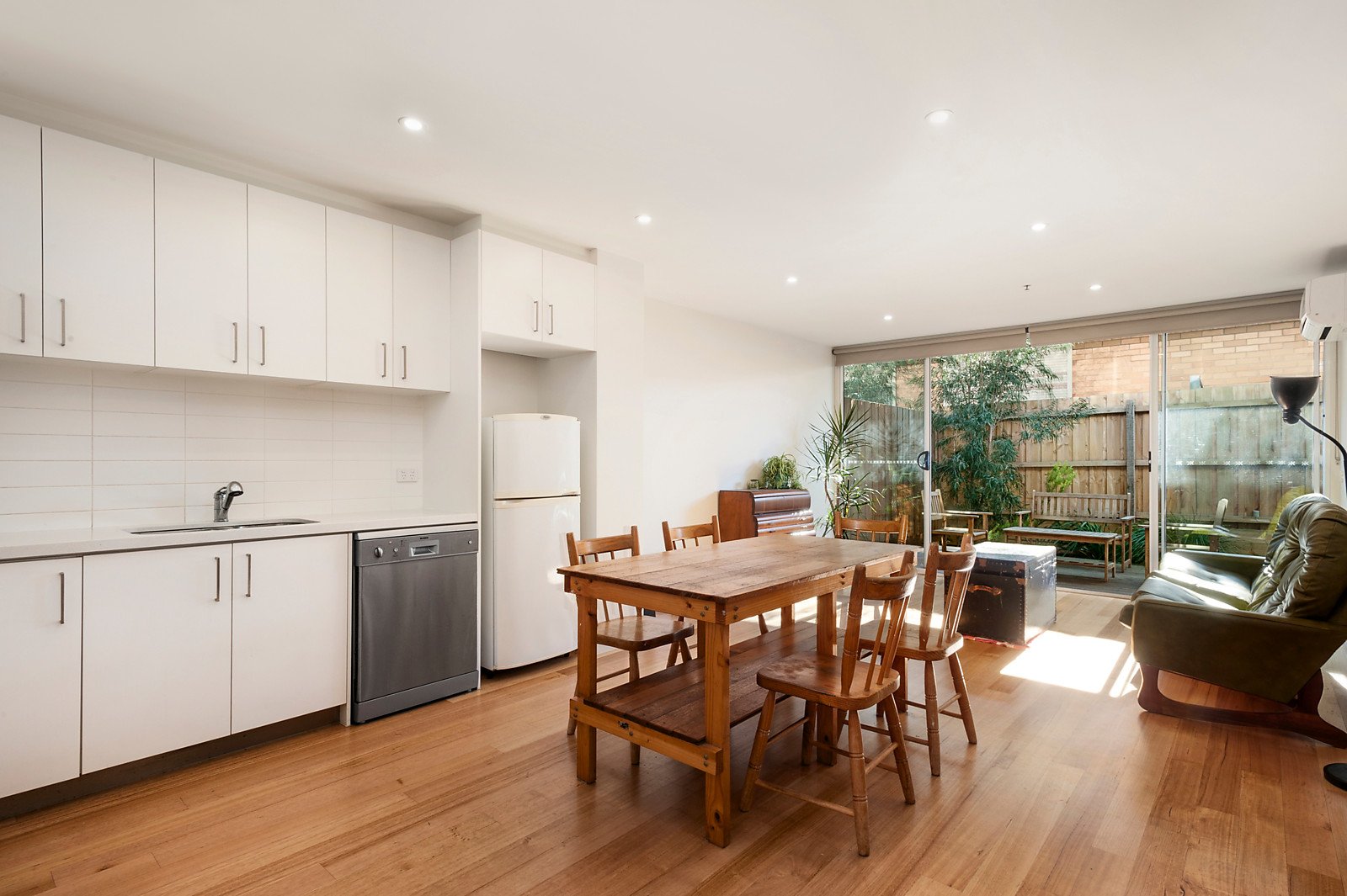 2/10 Charles Street, Brunswick image 2