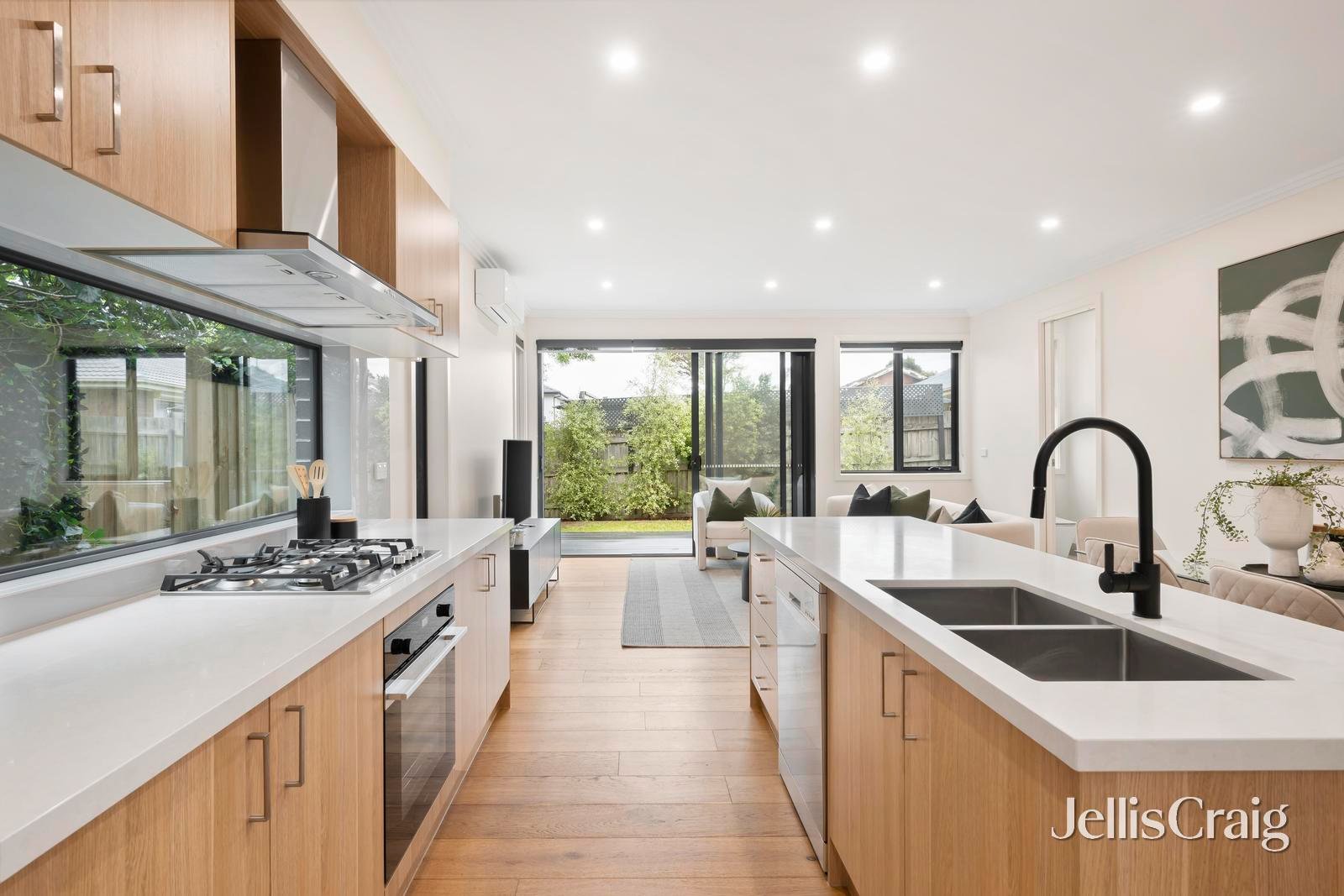 2/10 Churchill Road, Croydon image 5