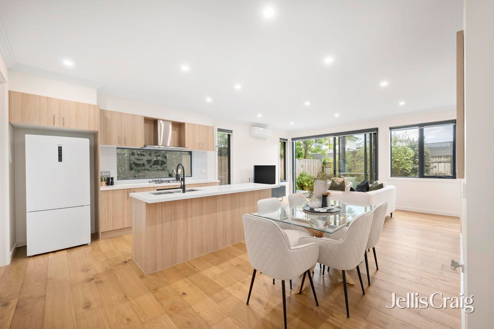 2/10 Churchill Road, Croydon image 7