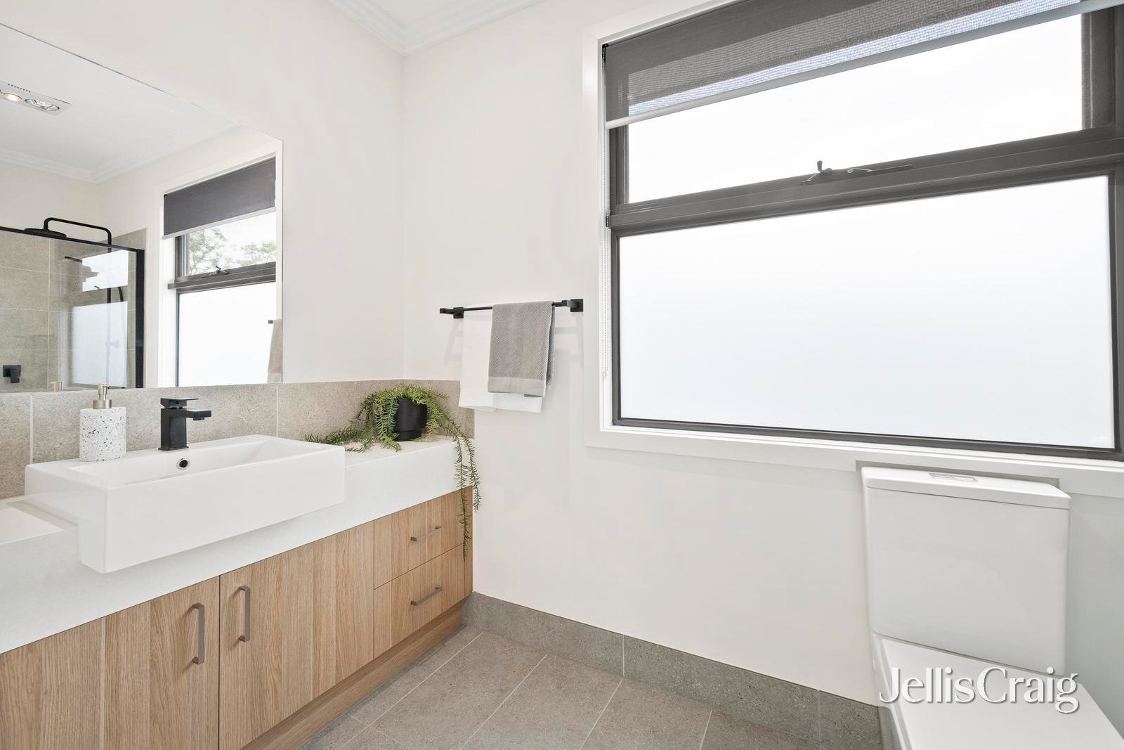 2/10 Churchill Road, Croydon image 11