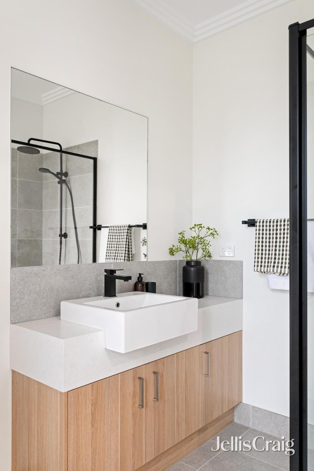 2/10 Churchill Road, Croydon image 12